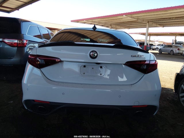 Alfa Romeo Giulia Ti Sport 2018 ZARFAECN0J7567920 Image 17