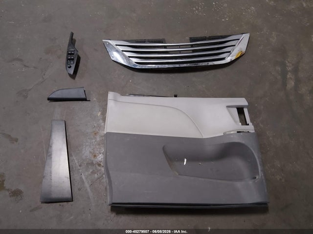 45279507 :رقم المزاد ، 5TDJK3DC5FS126736 vin ، 2015 Toyota Sienna Le 7 Passenger مزاد بيع