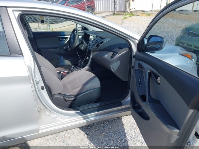 Продажа на аукционе авто 2016 Hyundai Elantra Se, vin: 5NPDH4AE8GH787613, номер лота: 45279663