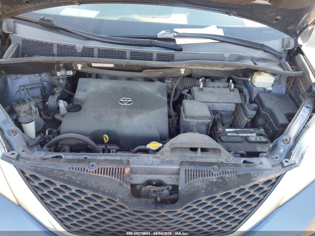45279683 :رقم المزاد ، 5TDYK3DC8GS751163 vin ، 2016 Toyota Sienna Xle Premium 8 Passenger مزاد بيع