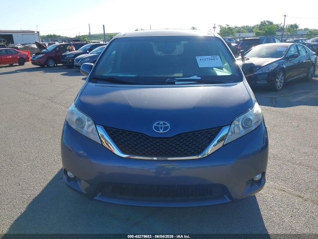45279683 :رقم المزاد ، 5TDYK3DC8GS751163 vin ، 2016 Toyota Sienna Xle Premium 8 Passenger مزاد بيع