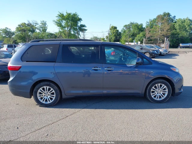 45279683 :رقم المزاد ، 5TDYK3DC8GS751163 vin ، 2016 Toyota Sienna Xle Premium 8 Passenger مزاد بيع