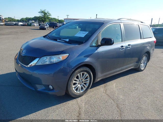 45279683 :رقم المزاد ، 5TDYK3DC8GS751163 vin ، 2016 Toyota Sienna Xle Premium 8 Passenger مزاد بيع