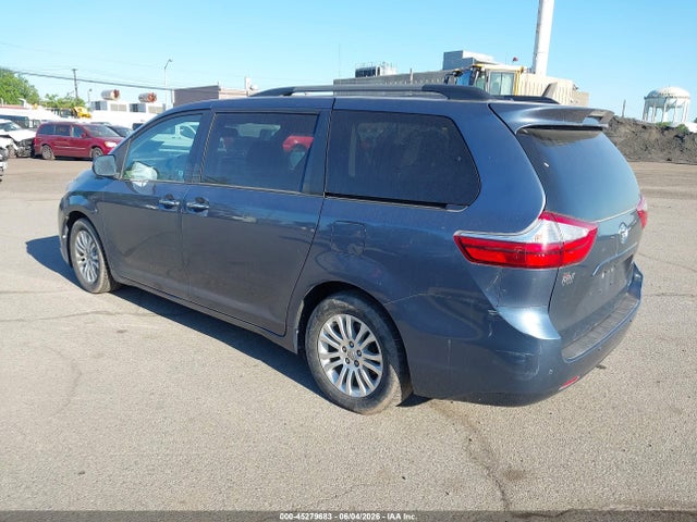 45279683 :رقم المزاد ، 5TDYK3DC8GS751163 vin ، 2016 Toyota Sienna Xle Premium 8 Passenger مزاد بيع