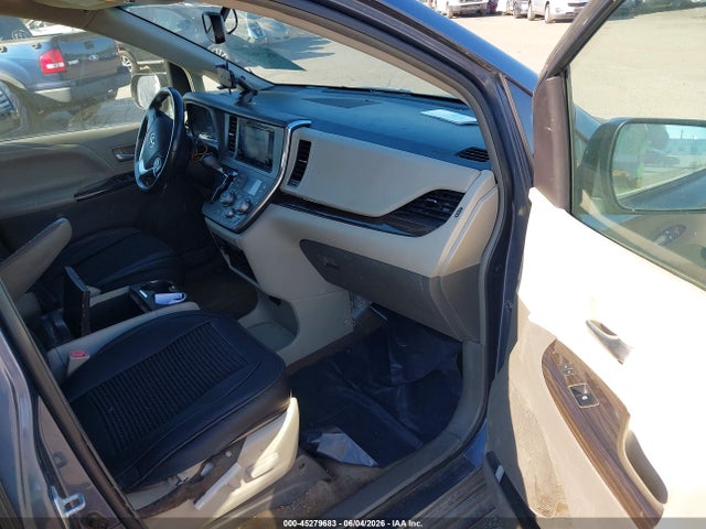 45279683 :رقم المزاد ، 5TDYK3DC8GS751163 vin ، 2016 Toyota Sienna Xle Premium 8 Passenger مزاد بيع