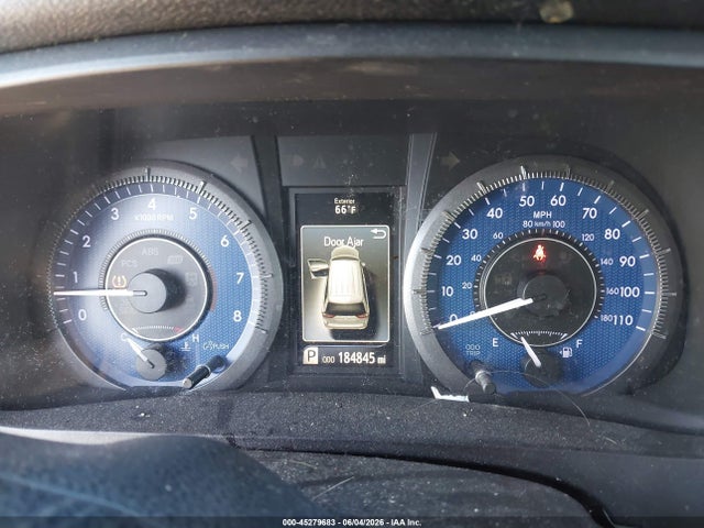 45279683 :رقم المزاد ، 5TDYK3DC8GS751163 vin ، 2016 Toyota Sienna Xle Premium 8 Passenger مزاد بيع