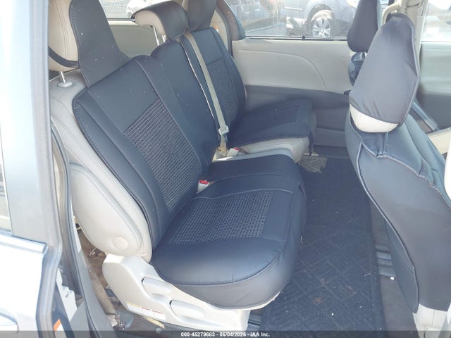 45279683 :رقم المزاد ، 5TDYK3DC8GS751163 vin ، 2016 Toyota Sienna Xle Premium 8 Passenger مزاد بيع