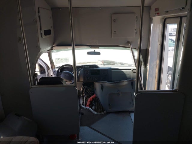 45279724 :رقم المزاد ، 1FDFE4FS4BDB04736 vin ، 2011 Ford E-450 Cutaway مزاد بيع