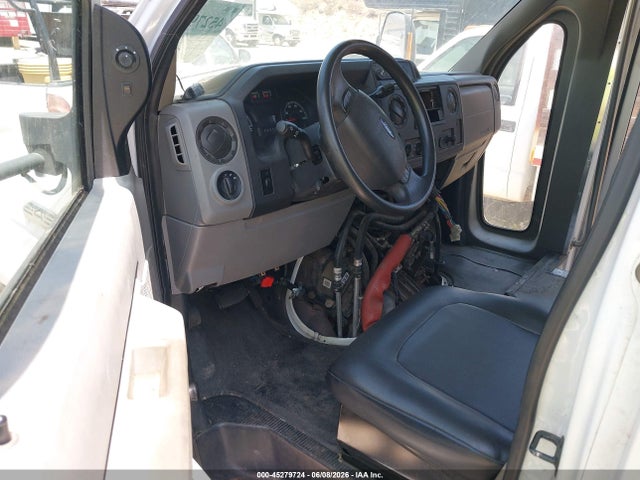 45279724 :رقم المزاد ، 1FDFE4FS4BDB04736 vin ، 2011 Ford E-450 Cutaway مزاد بيع