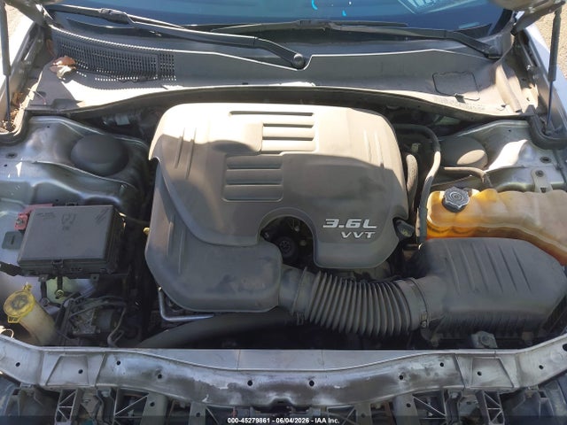 45279861 :رقم المزاد ، 2C3CCABG0JH213987 vin ، 2018 Chrysler 300 300s مزاد بيع