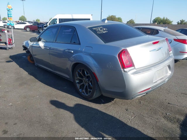 45279861 :رقم المزاد ، 2C3CCABG0JH213987 vin ، 2018 Chrysler 300 300s مزاد بيع