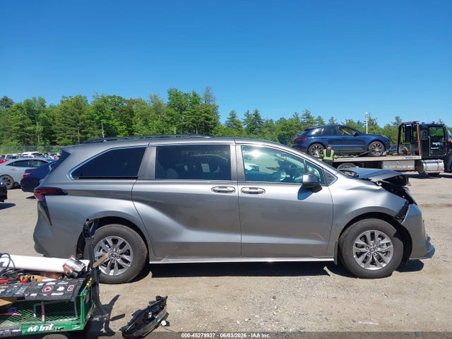 Toyota SIENNA LE 2026 5TDKSKFC3TS247143 Image 14