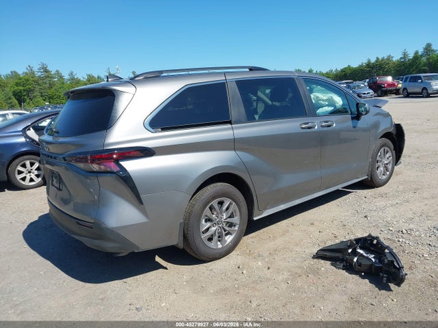 Toyota SIENNA LE 2026 5TDKSKFC3TS247143 Image 4