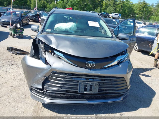Toyota SIENNA LE 2026 5TDKSKFC3TS247143 Image 6