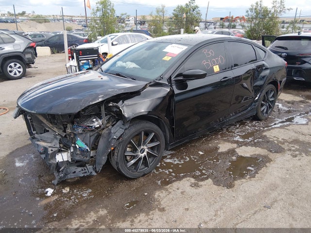 Chrysler 200 S 2015 1C3CCCBG7FN514931 Image 2