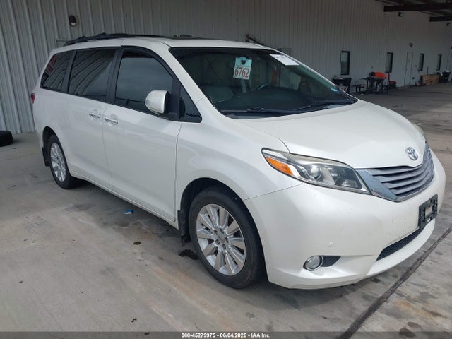 45279975 :رقم المزاد ، 5TDYK3DC7FS678415 vin ، 2015 Toyota Sienna Limited 7 Passenger مزاد بيع
