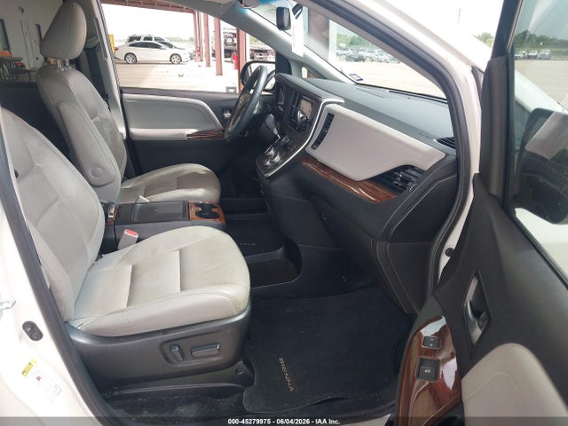 5TDYK3DC7FS678415 Toyota Sienna Limited 7 Passenger