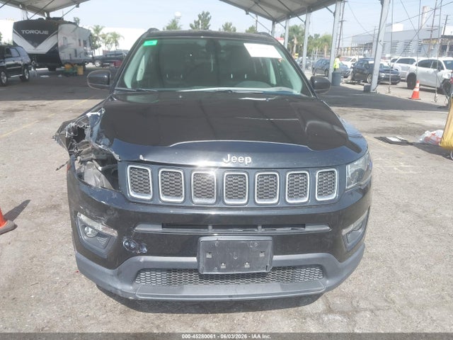 3C4NJCBB0JT165540 Jeep Compass Latitude Fwd