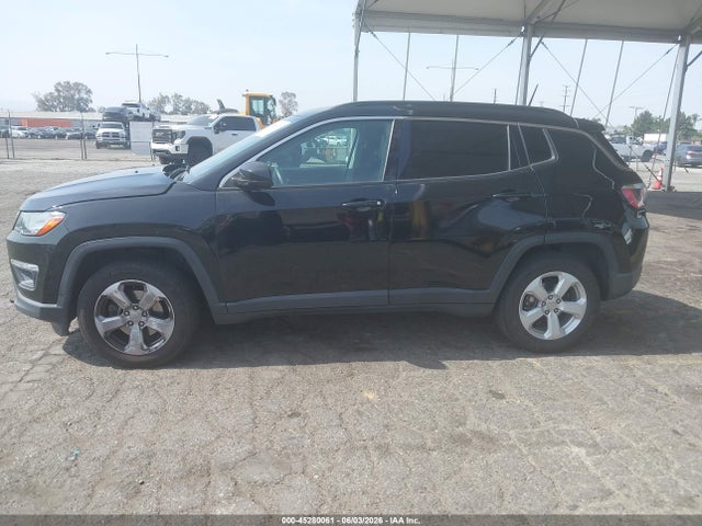 3C4NJCBB0JT165540 Jeep Compass Latitude Fwd