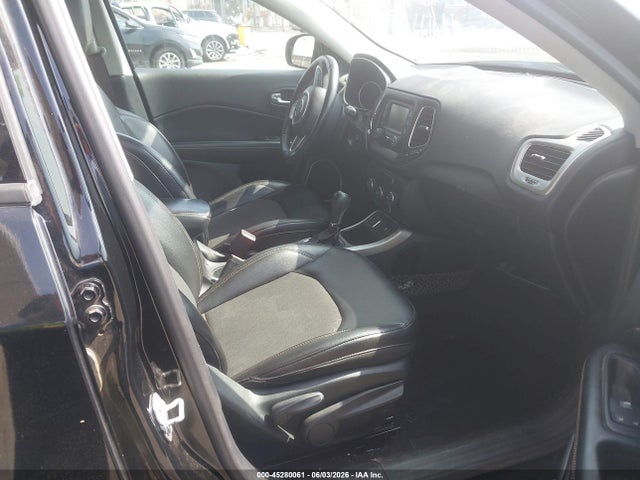 3C4NJCBB0JT165540 Jeep Compass Latitude Fwd