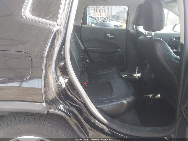 3C4NJCBB0JT165540 Jeep Compass Latitude Fwd