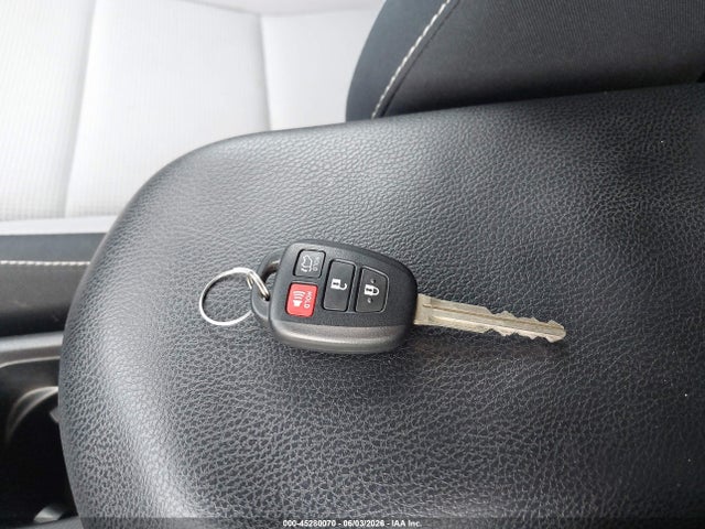 2T3WFREV2GW246104 Toyota Rav4 Xle