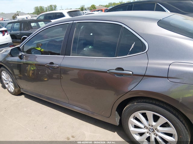 2018 Toyota Camry Le მანქანა იყიდება აუქციონზე, vin: 4T1B11HK7JU644263, აუქციონის ნომერი: 45280165