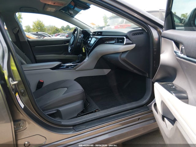 2018 Toyota Camry Le მანქანა იყიდება აუქციონზე, vin: 4T1B11HK7JU644263, აუქციონის ნომერი: 45280165