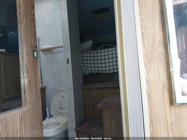 Продажа на аукционе авто 1995 Fleetwood Prowler 26-5h, vin: 1EC5H262752377865, номер лота: 45280201