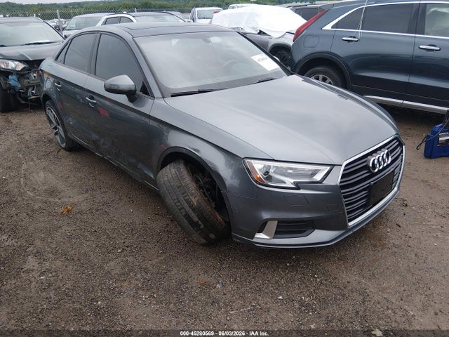 45280569 :رقم المزاد ، WAUAUGFF8J1022284 vin ، 2018 Audi A3 2.0t Premium/2.0t Tech Premium مزاد بيع