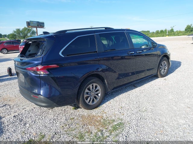 Toyota SIENNA XLE 2022 5TDYSKFC9NS049549 Image 4