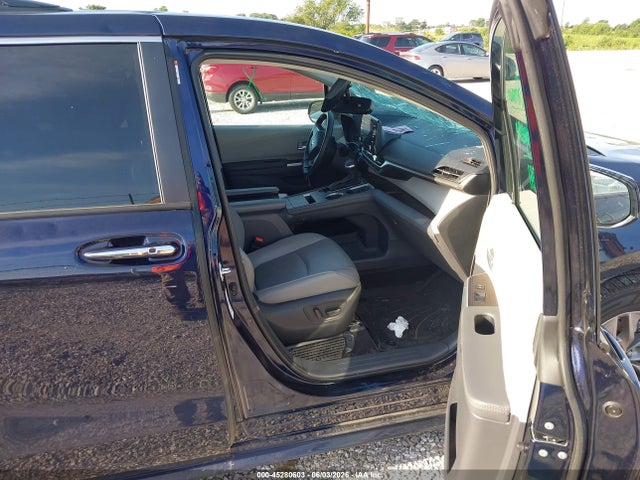 Toyota SIENNA XLE 2022 5TDYSKFC9NS049549 Image 5