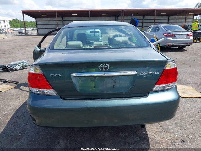45280607 :رقم المزاد ، 4T1BE32KX5U077559 vin ، 2005 Toyota Camry Le مزاد بيع