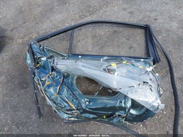 45280607 :رقم المزاد ، 4T1BE32KX5U077559 vin ، 2005 Toyota Camry Le مزاد بيع