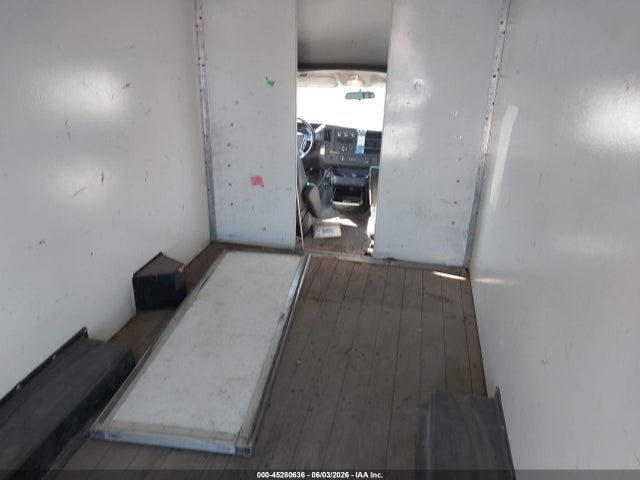 45280636 :رقم المزاد ، 1GB0GRFPXM1265081 vin ، 2021 Chevrolet Express Cutaway Work Van مزاد بيع
