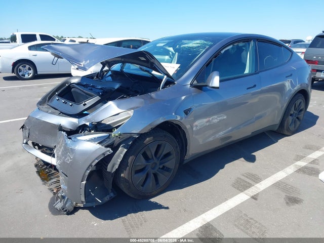 Tesla Model Y Long Range Dual Motor All-wheel Drive 2025 7SAYGDEE9SA344926 Image 2