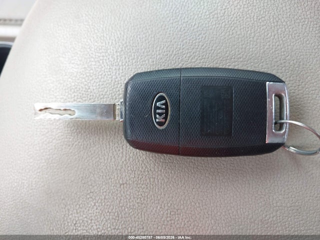 KIA Optima Lx 2018 5XXGT4L38JG253604 Image 11