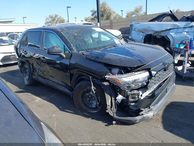 2T3F1RFV2RW443208 Toyota RAV4 LE