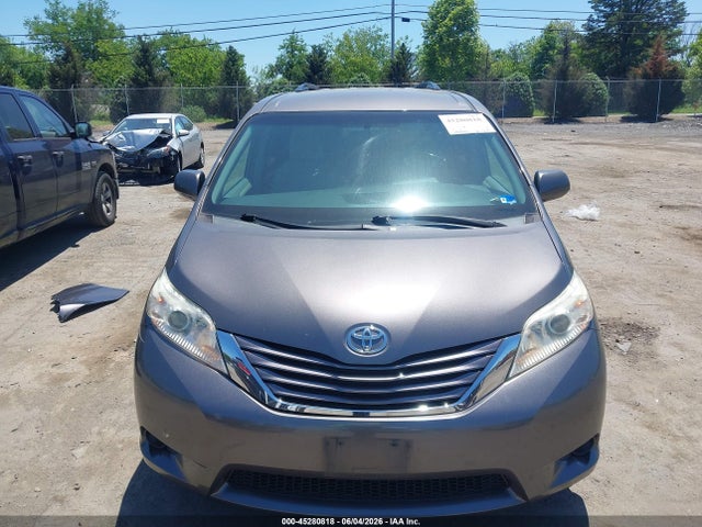 2016 Toyota Sienna Le 7 Passenger მანქანა იყიდება აუქციონზე, vin: 5TDJK3DC1GS129781, აუქციონის ნომერი: 45280818