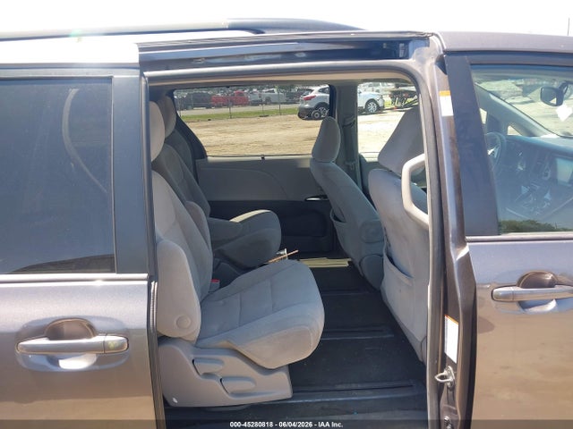 2016 Toyota Sienna Le 7 Passenger მანქანა იყიდება აუქციონზე, vin: 5TDJK3DC1GS129781, აუქციონის ნომერი: 45280818