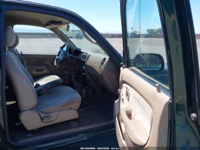 Продажа на аукционе авто 2002 Toyota Tacoma, vin: 5TEVL52N22Z060898, номер лота: 45280956