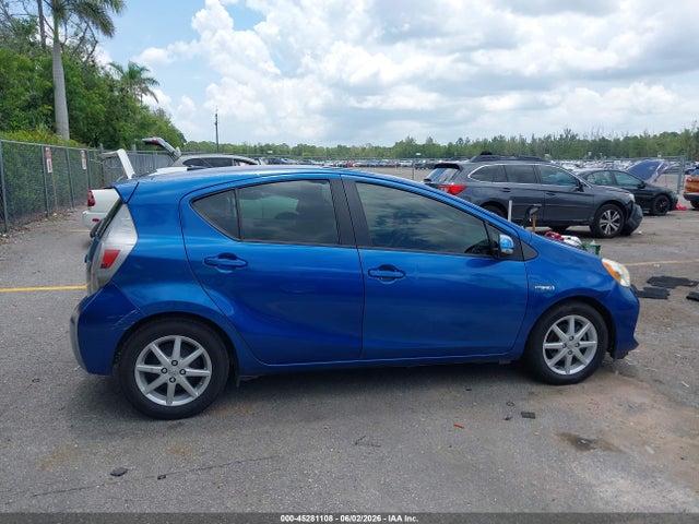 2013 Toyota Prius C Three მანქანა იყიდება აუქციონზე, vin: JTDKDTB34D1055718, აუქციონის ნომერი: 45281108