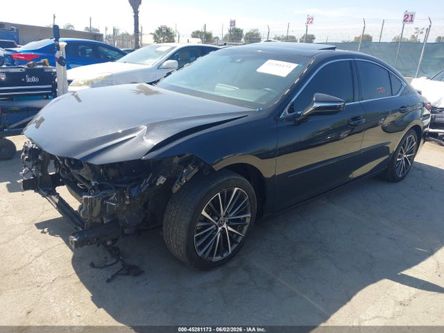 Lexus ES 300H 2022 58ADA1C11NU015975 Image 2