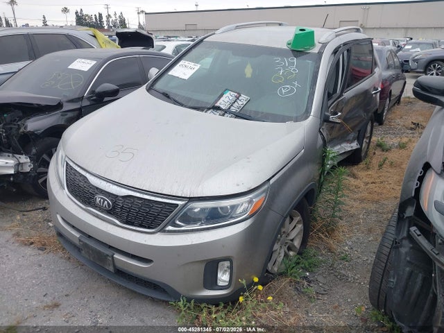 KIA SORENTO LX 2015 5XYKT4A69FG567742 Image 2