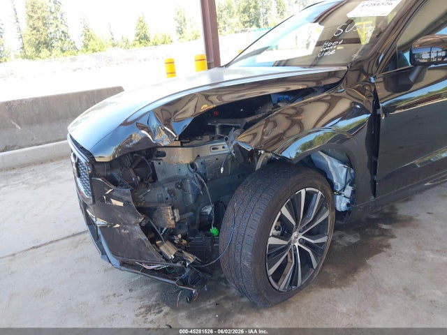 Volvo Xc60 B5 Plus Dark Theme 2024 YV4L12RL0R1855997 Image 6