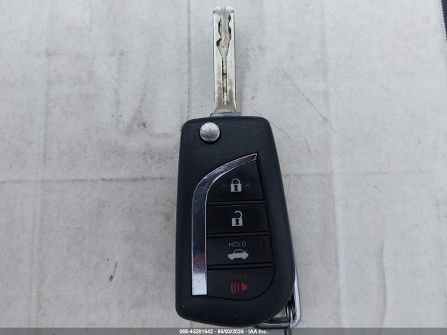 45281642 :رقم المزاد ، JTDEPRAE3LJ062233 vin ، 2020 Toyota Corolla Le مزاد بيع