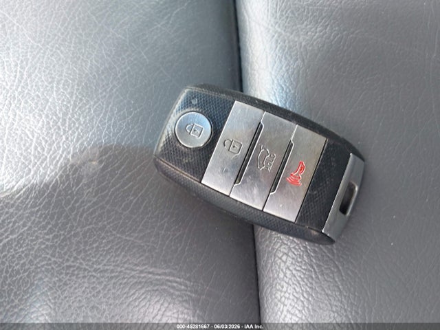 KNDCB3LC5H5072065 KIA NIRO LX