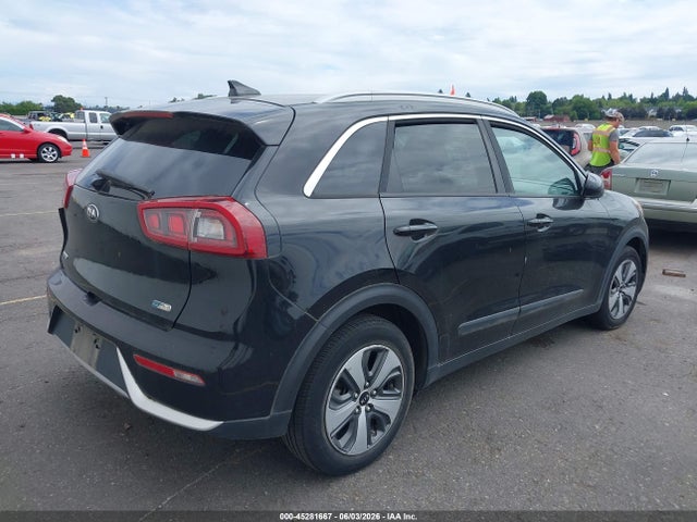 KNDCB3LC5H5072065 KIA NIRO LX