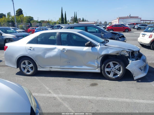 4T1BF1FK3EU823653 Toyota CAMRY SE