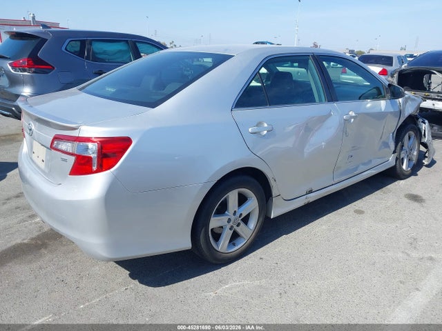 4T1BF1FK3EU823653 Toyota CAMRY SE